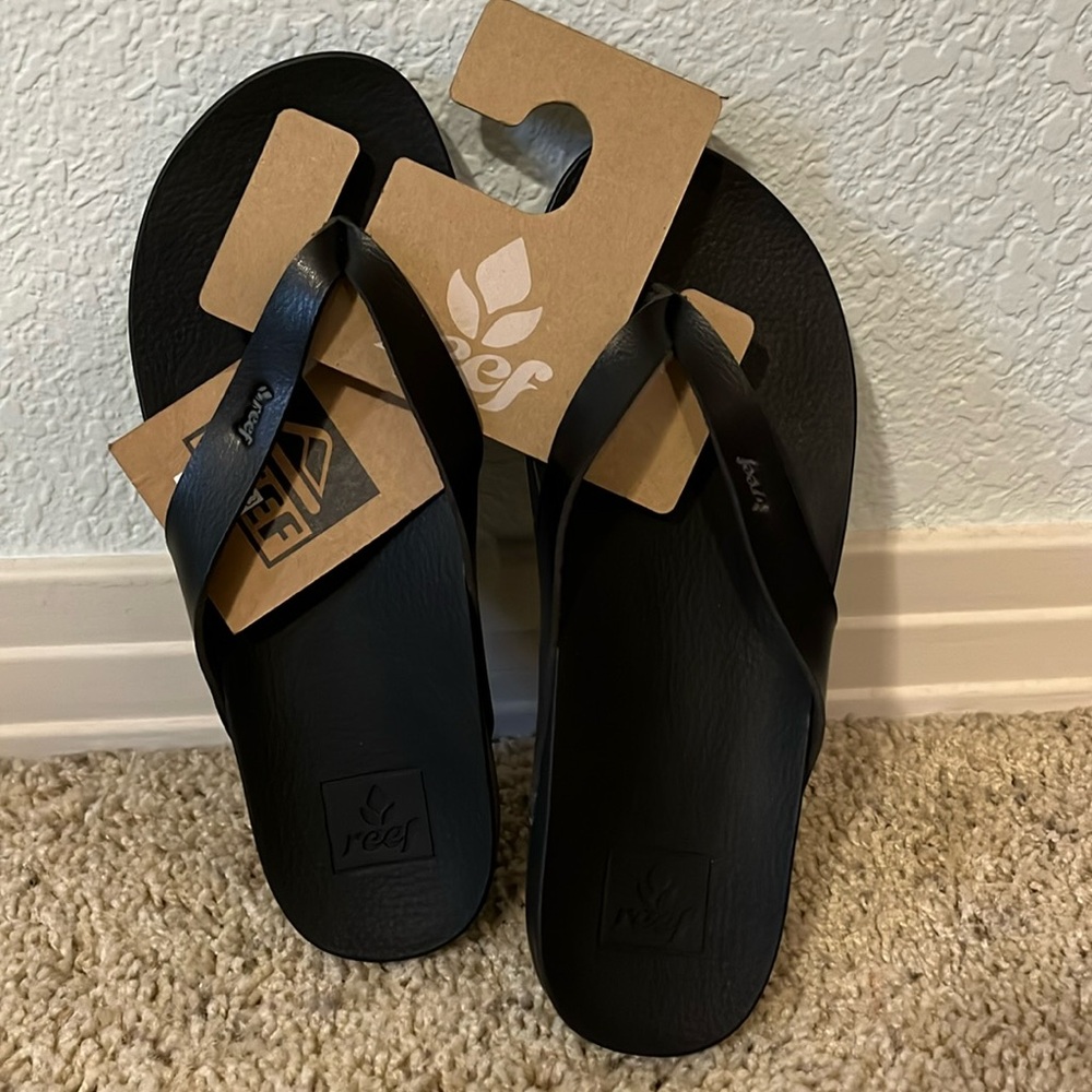 Black leather REEF flip flops
